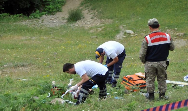 Yayla Yolunda Kaza: 1 Ölü, 6Yaralı Ailenin 10 Yaşındaki Çocuğu Hayatını Kaybetti - Samsun’un Alaçam ilçesinde yayla yolunda meydana gelen kazada aynı aileden 1 çocuk hayatını kaybetti, 6 kişi yaralandı.
