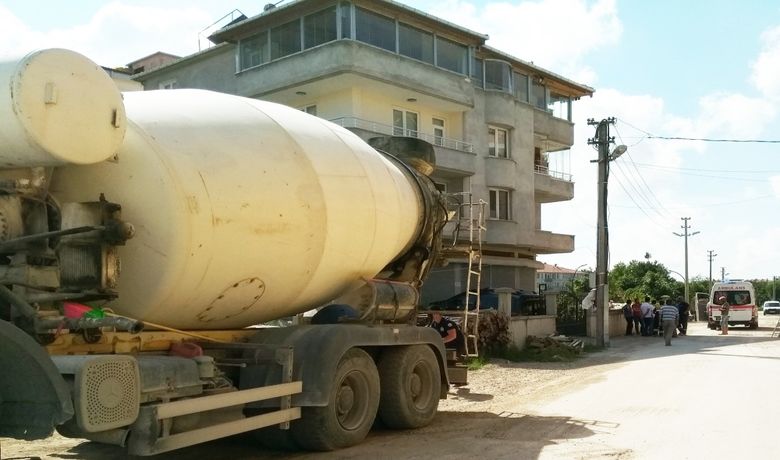 Beton Mikserinin KopardığıKabloya Takılan Kadın Yaralandı - Samsun’un Bafra ilçesinde beton mikserinin kopardığı kabloya takılan kadın yaralandı.
