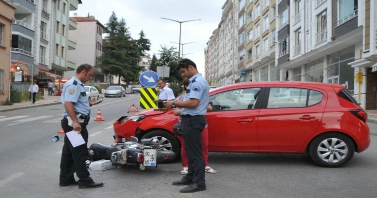 Otomobil Motosikletle Çarpıştı: 1 Yaralı