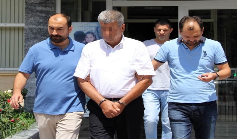 Evinde Cephanelik Ele GeçenÇiftçi Adliyeye Sevk Edildi - Samsun'da evinde adeta cephanelik ele geçen çiftçi, polisteki sorgusunun ardından adliyeye sevk edildi.
