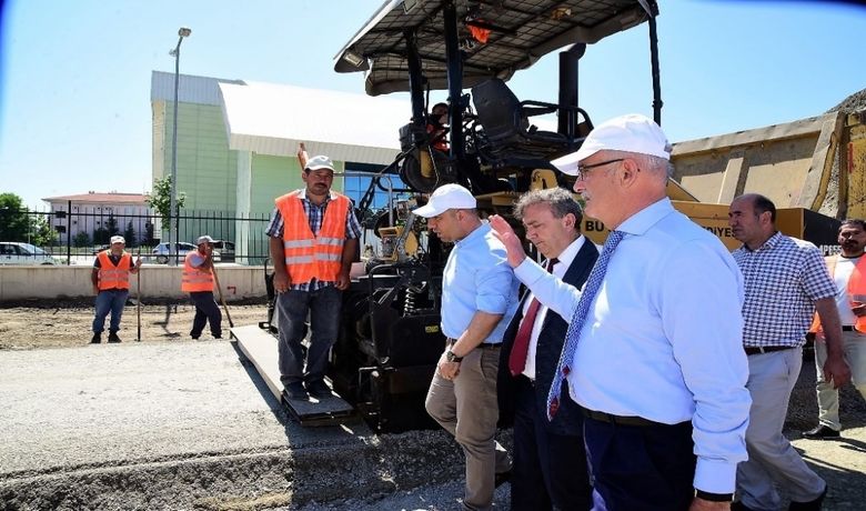 Samsun 2019 Vizyonuna Koşuyor BaşkanYılmaz: “2023’den Önce 2019 İçin Koşuyoruz” - Samsun Büyükşehir Belediyesi, kentin 2019 vizyonuna ilişkin planladığı yatırımlarına hız kesmeden devam ediyor. Samsun’u Türkiye’nin en modern, çağdaş ve yaşanabilir şehirlerinden biri haline getirmeyi hedefleyerek çalışmalarını kararlılıkla sürdüren Büyükşehir Belediyesi, çok sayıda yatırımı tamamlarken, birçok projeyi de sürdürüyor.