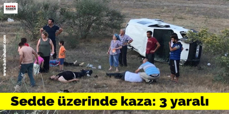 Sedde Üzerinde Kaza: 3 Yaralı - Samsun`un Bafra ilçesinde meydana gelen kazada, otomobilin şarampole yuvarlanması sonucu 3 kişi yaralandı.