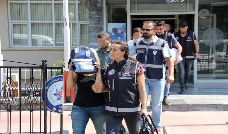 Serbest Kalan Suç Örgütü Şüphelisi7 Kişi Yeniden Gözaltına Alındı - Samsun'da 29 kişinin gözaltına alınıp 10’unun tutuklandığı suç örgütü operasyonunda serbest kalan 7 kişi, savcının itirazı üzerine yeniden gözaltına alındı. Daha önce cephanelik gibi silahların ele geçtiği operasyonda gözaltına alınan 7 kişi ile birlikte 4 adet daha tüfek elde edildi.