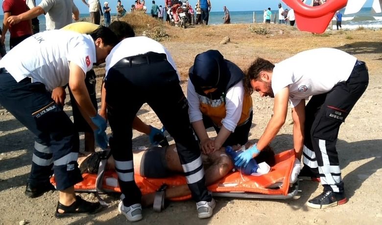 Bafra’da Denizde 2 Kişi Boğuldu - Samsun’un Bafra ilçesinde girdiği denizde kaybolan genç ile onu bulmak denize giren arkadaşı boğularak hayatını kaybetti.