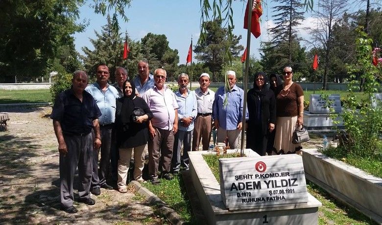 Şehadetinin 26. Yılında Anıldı - Irak sınırında bölücü terör örgütü mensupları ile çıkan silahlı çatışma sonucu şehit olan P. Kom. Er Adem Yıldız, şehadetinin 26. yılında Bafra Şehitliği'ndeki kabri başında dualarla anıldı.