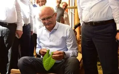 Vali Ve Başkan Tütün Dizdi