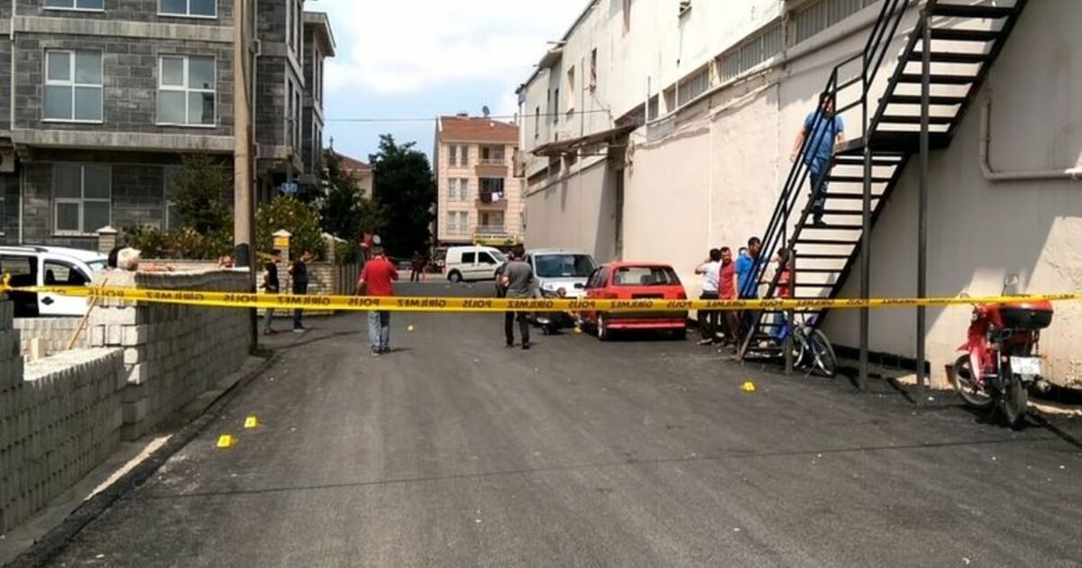 Kızını Dövmesine Engel Olan Güvenlikçiyi Tüfekle Vurdu