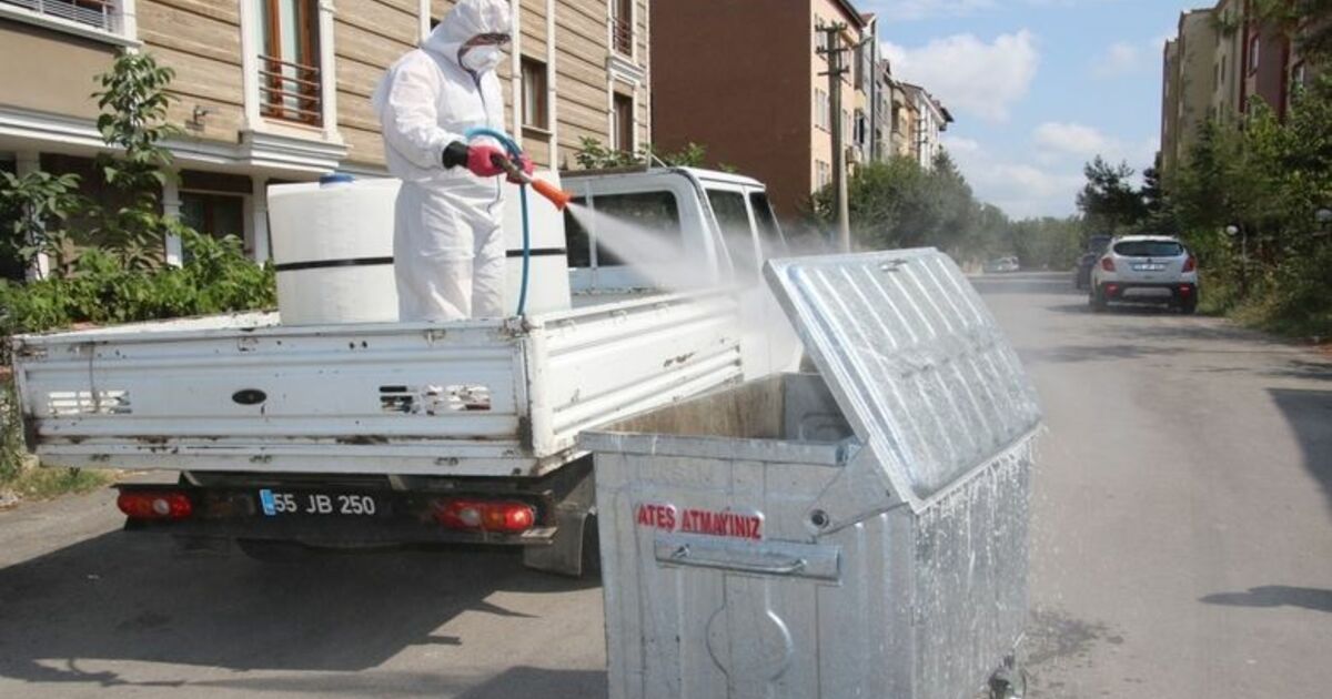 Bafra'da Çöp Konteynerleri Dezenfekte Ediliyor