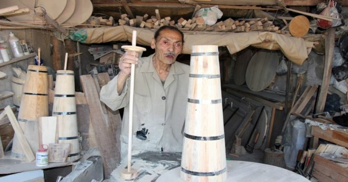 Yayık Yaparak 7 Çocuk Okuttu 92 Yaşındaki Mustafa Gül 80 Yıldır Yayık, Yer Sofrası Ve Oklava Yapıyor