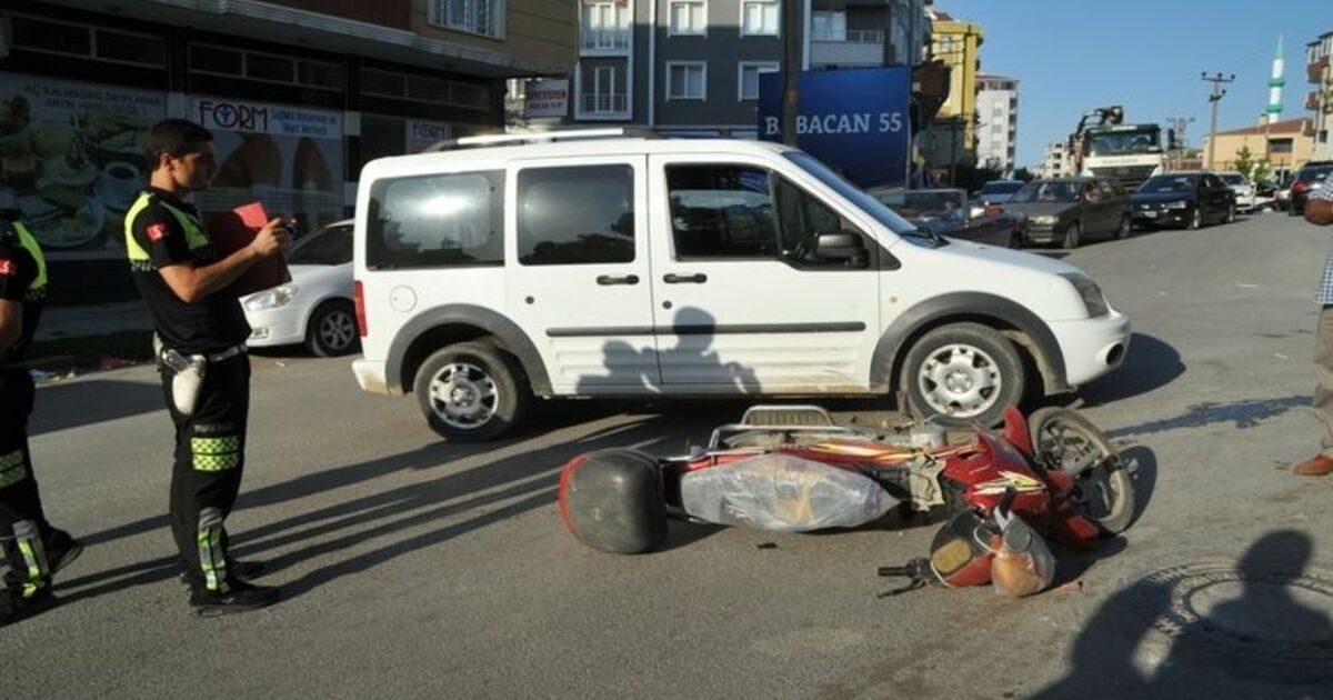 Kamyonet İle Motosiklet Çarpıştı: 1 Yaralı