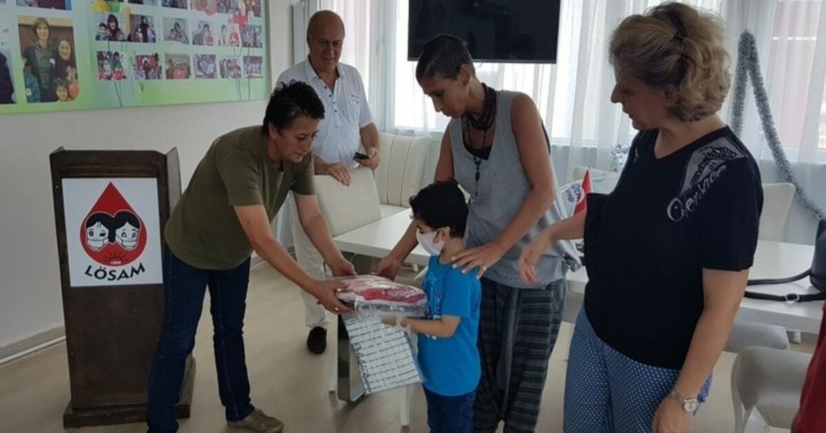 Umut Derneği'nden Lösemililere Bayramlık Yardımı