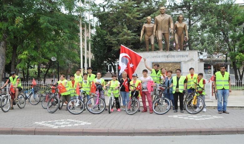 Bafra’da 30 Ağustos Bisiklet Turu - Samsun’un Bafra ilçesinde 30 Ağustos Zafer Bayramı kutlamaları çerçevesinde bisiklet turu düzenlendi.