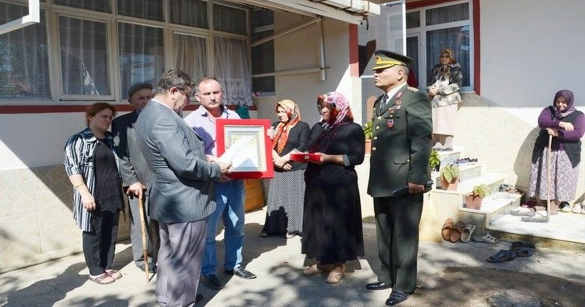 Şehidin Şehadet Belgesi Ailesine Teslim Edildi