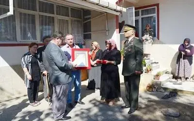 Şehidin Şehadet Belgesi Ailesine Teslim Edildi
