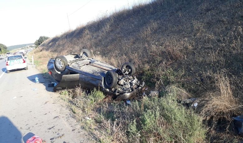 Otomobil Takla Attı: 2 Yaralı - Samsun’un Bafra ilçesinde kontrolden çıkan otomobilin takla atması sonucu meydana gelen kazada 2 kişi yaralandı.