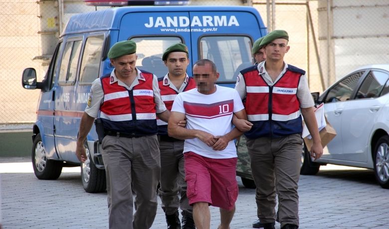 Sahte İsim Kullanan Cezaevi Firarisi Yakalandı - Samsun’da “Vergi Usul Kanunu'na muhalefet” suçundan tutuklu bulunduğu cezaevinden firar eden sanık, jandarma tarafından kıskıvrak yakalandı.