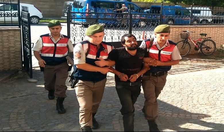 5 Yaşındaki Kuzenini Yaralayan Zanlı Adliyede - Samsun’un Bafra ilçesinde 5 yaşındaki kuzenini darp ederek ağır yaralayan şahıs adliyeye sevk edildi.