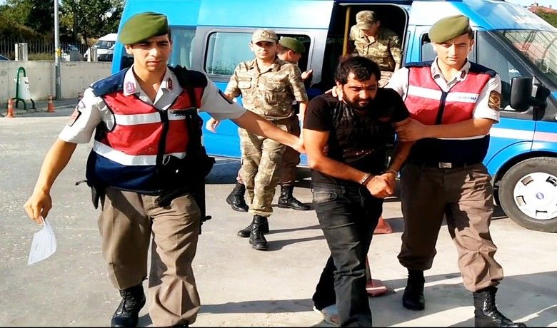 5 Yaşındaki Kuzenini Yaralayan Zanlı Tutuklandı - Samsun’un Bafra ilçesinde 5 yaşındaki kuzenini darp ederek ağır yaralayan şahıs sevk edildiği mahkeme tarafından tutuklandı.