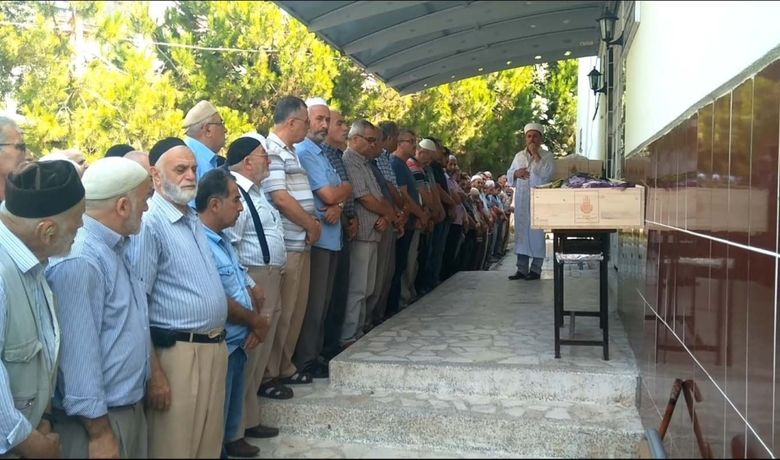 İstanbul'da Eşi Tarafından ÖldürülenKadın İle Kardeşi Toprağa Verildi - İstanbul Kağıthane’de ayrı yaşadığı eşi tarafından öldürülen Zerrin Güvener ile kardeşi Betül Demir’in cenazeleri memleketi Samsun’da toprağa verildi.