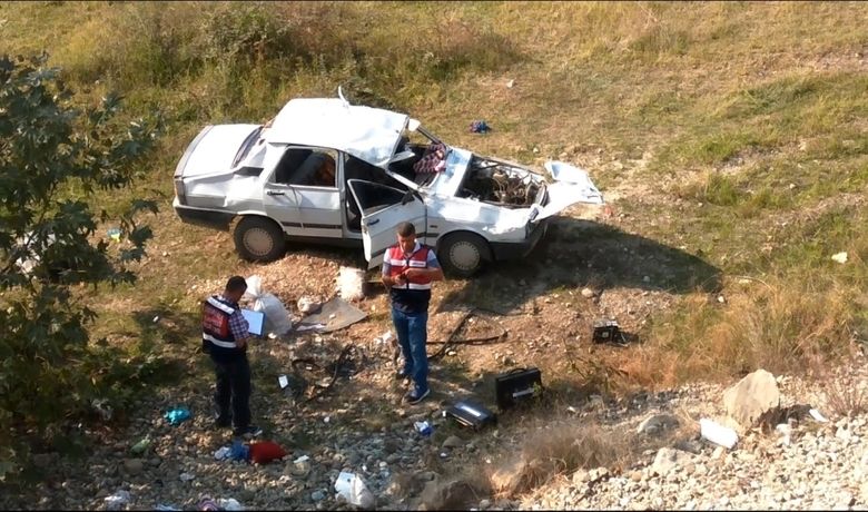 Samsunda Otomobil Şarampole Yuvarlandı:1 Ölü, 5 Yaralı - Samsun’da meydana gelen trafik kazasında otomobilin şarampole yuvalanması sonucu meydana gelen kazada 2.5 yaşındaki çocuk hayatını kaybederken, 5 kişi de yaralandı.