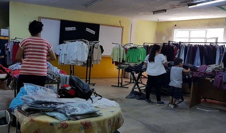 200 Öğrenciye Okul Forması Hediye Edildi - Samsun Bafra Umut Derneği tarafından açılan sosyal markette 200 öğrenciye okul forması hediye edildi.