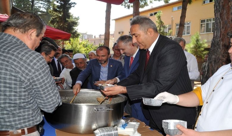 İlçe Emniyet Müdürlüğünden Aşure Etkinliği - Samsun Bafra İlçe Emniyet Müdürlüğü tarafından  Muharrem ayı doloyısıyla aşure etkinliği düzenlendi.