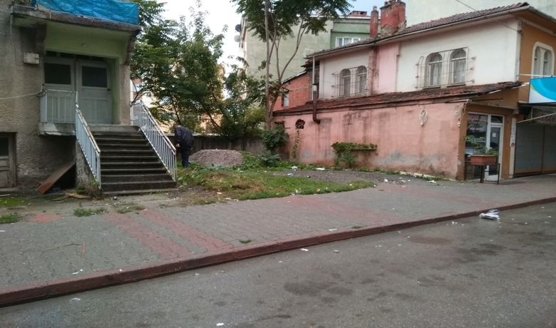 Bafra'da Silahlı Kavga: 1 Yaralı - Samsun’un Bafra ilçesinde iki grup arasında çıkan kavgada 1 kişi silahla ağır yaralandı. Olayla ilgili 2 kişi gözaltına alındı.