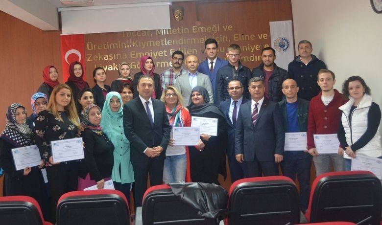 Girişimci Adaylarının Sertifika Heyecanı KosgebUygulamalı Girişimcilik Kursu Sona Erdi - Samsun Bafra Ticaret ve Sanayi Odası, Bafra İş ve İhracat Geliştirme Merkezi ve Samsun KOSGEB Müdürlüğü işbirliği ile gerçekleştirilen Uygulamalı Girişimcilik Eğitim Kursu sona erdi.