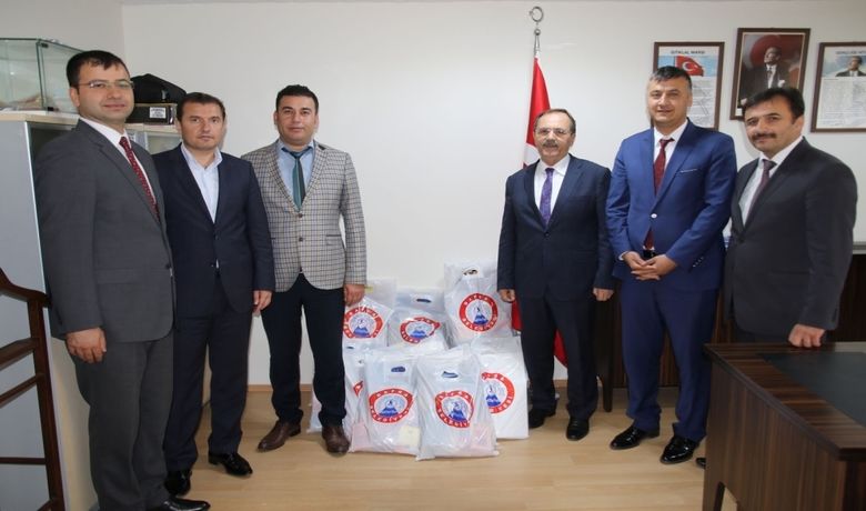 Bafra Belediyesinden Öğrencilere Destek - Bafra Belediyesi tarafından eğitim-öğretim yılının başlamasıyla birlikte 2 bin 700 öğrenciye çanta, kırtasiye ve okul kıyafeti yardımı yapıldı.