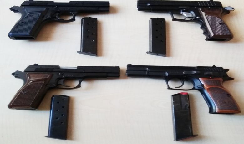 Bafra’da 4 Ruhsatsız Tabanca Ele Geçirildi - Samsun’un Bafra ilçesinde polis tarafından 4 ruhsatsız tabanca ele geçirildi.