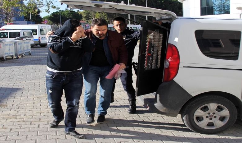 Samsun Merkezli Uyuşturucu Operasyonu: 12 Gözaltı - Samsun merkezli Samsun'un 3 ilçesi ile Adana'da 29 adrese düzenlenen eş zamanlı uyuşturucu operasyonunda 12 kişi gözaltına alındı.