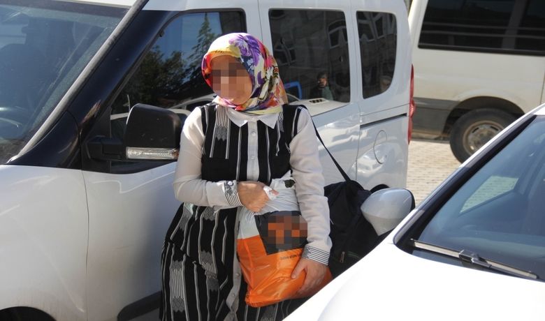 Fetö'den Gözaltına Alınan HemşireVe Oğluna Adli Kontrol - Samsun'da, Fetullahçı Terör Örgütü/Paralel Devlet Yapılanması (FETÖ/PDY) soruşturması kapsamında örgütün gizli haberleşme ağı olan ByLock kullandığı iddiasıyla gözaltına alınan kadın ile oğlu mahkemece adli kontrol şartıyla serbest bırakıldı.