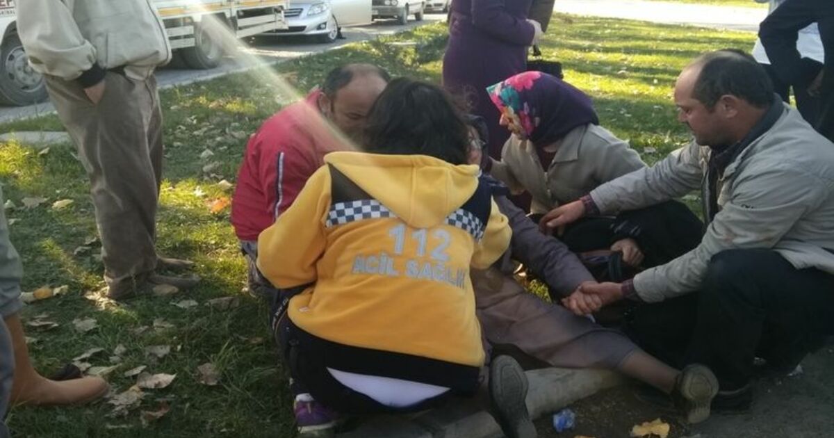 Kamyonet İle Otomobil Çarpıştı: 4 Yaralı