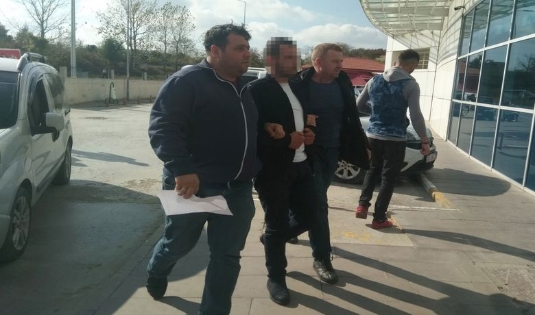 Bafra’da Silahla Yaralama Zanlısı Yakalandı - Samsun’un Bafra ilçesinde otopark kavgasında 1 kişiyi silahla yaraladıktan sonra kaçan şahıs polis tarafından yakalandı.