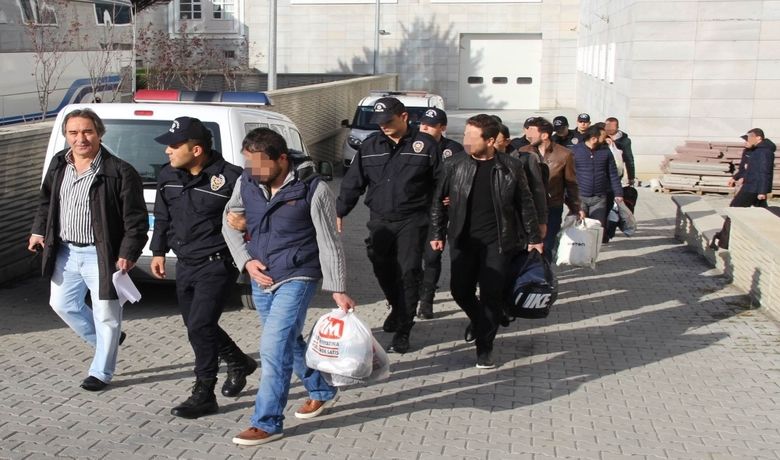 Samsun'da Bylock'tan 14 Kişi Adliyeye Sevk Edildi - Samsun'da Fetullahçı Terör Örgütü/Paralel Devlet Yapılanması (FETÖ/PDY) soruşturması kapsamında ByLock kullandığı tespit edilen 14 kişi, polisteki sorgularının ardından adliyeye sevk edildi.