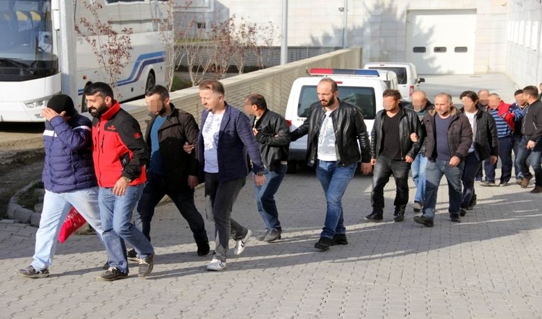 Sigara Kaçakçılığı Zanlısı 15 Kişi Adliyede - Samsun merkezli 6 ilde düzenlenen kaçak sigara ve içki operasyonunda gözaltına alınan 15 kişi adliyeye sevk edildi.