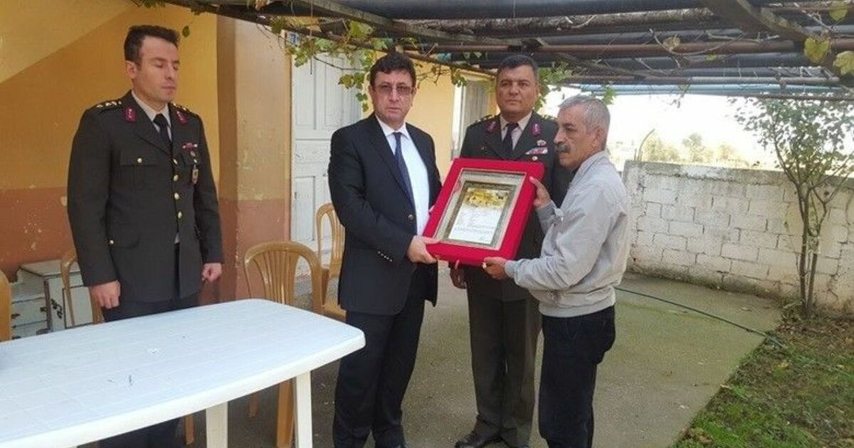 Şehidin Babasına Şehadet Belgesi Verildi
