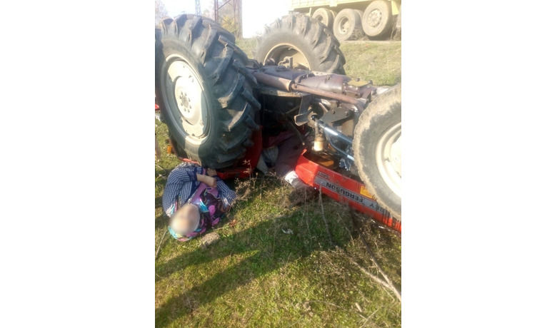 Traktör Devrildi: 1 Ölü, 1 Yaralı Traktör Kazasında Koca Hayatını Kaybetti, Eşi Ağır Yaralandı