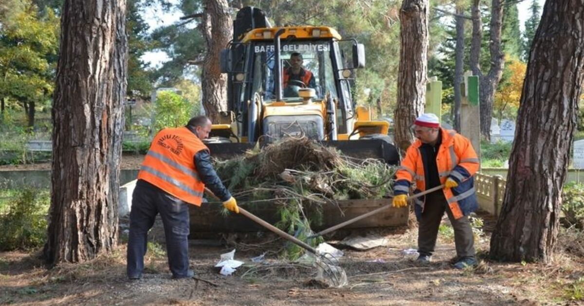 Bafra'da Mezarlıklara Bakım Ve Temizlik
