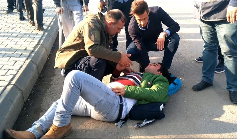‘dur’ İhtarına Uymayan Sürücü Yayaya Çarptı - Samsun’un Bafra ilçesinde polisin ‘dur’ ihtarına uymayan otomobil sürücüsü yayaya çarpıp kaçtı. Otomobilin çarptığı yaya yaralandı.
