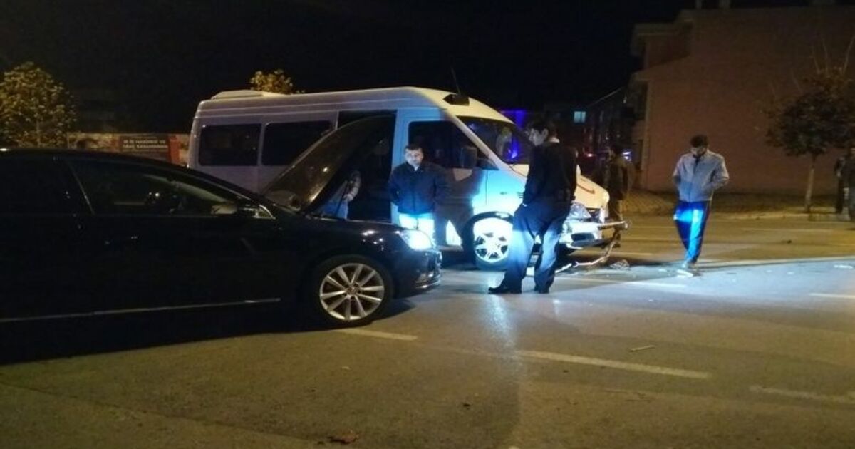 Minibüs İle Otomobil Çarpıştı: 1 Yaralı