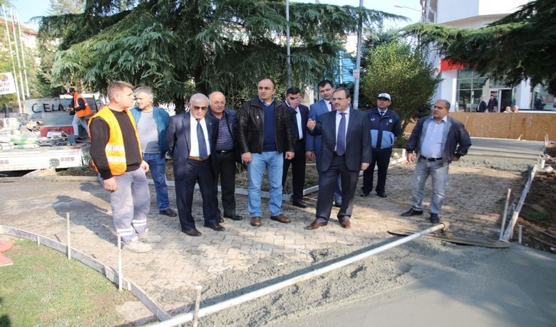 Bafra Meydanı Yenileniyor BaşkanŞahin Cumhuriyet Meydanı’ndaki Çalışmaları İnceledi - Bafra Belediyesi Cumhuriyet Meydanı’nda bakım, tadilat ve çevre düzenlemesi çalışmalarına başladı.