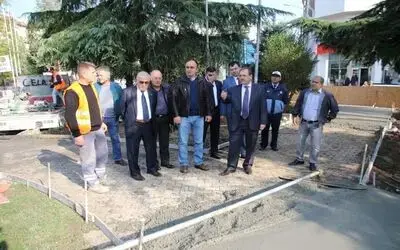 Bafra Meydanı Yenileniyor Başkan Şahin Cumhuriyet Meydanı’ndaki Çalışmaları İnceledi