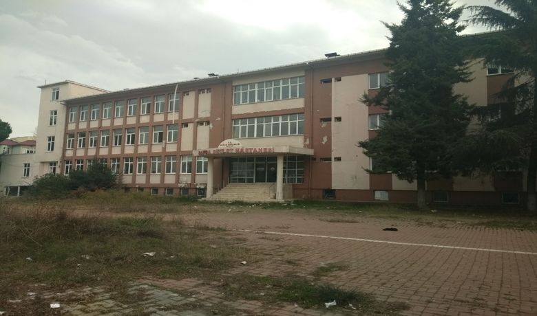 Kapı Hırsızlığı Zanlısı Tutuklandı - Samsun’un Bafra ilçesinde kullanılmayan eski hastaneden kapı ve kablo çaldığı iddia edilen şüpheli tutuklandı.