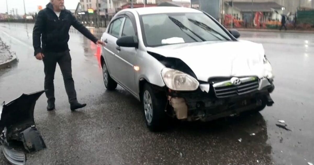 Otomobil İle Pikap Çarpıştı: 2 Yaralı