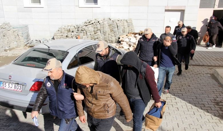 Samsun'da Fetö'den 9 Polis Adliyeye Sevk Edildi - Samsun'da, Fetullahçı Terör Örgütü/Paralel Devlet Yapılanması (FETÖ/PDY) soruşturması kapsamında 1'i ihraç, 1'i emekli ve 5'i aktif çalışan olmak üzere gözaltına alınan 9 polis adliyeye sevk edildi.