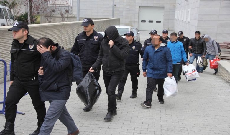 Samsun’da Fetö’den 18 Kişi Adliyeye Sevk Edildi - Samsun’da, Fetullahçı Terör Örgütü/Paralel Devlet Yapılanması (FETÖ/PDY) soruşturmasında örgütün gizli haberleşme ağı olan ByLock kullandığı gerekçesiyle gözaltına alınan 18 kişi adliyeye sevk edildi.
