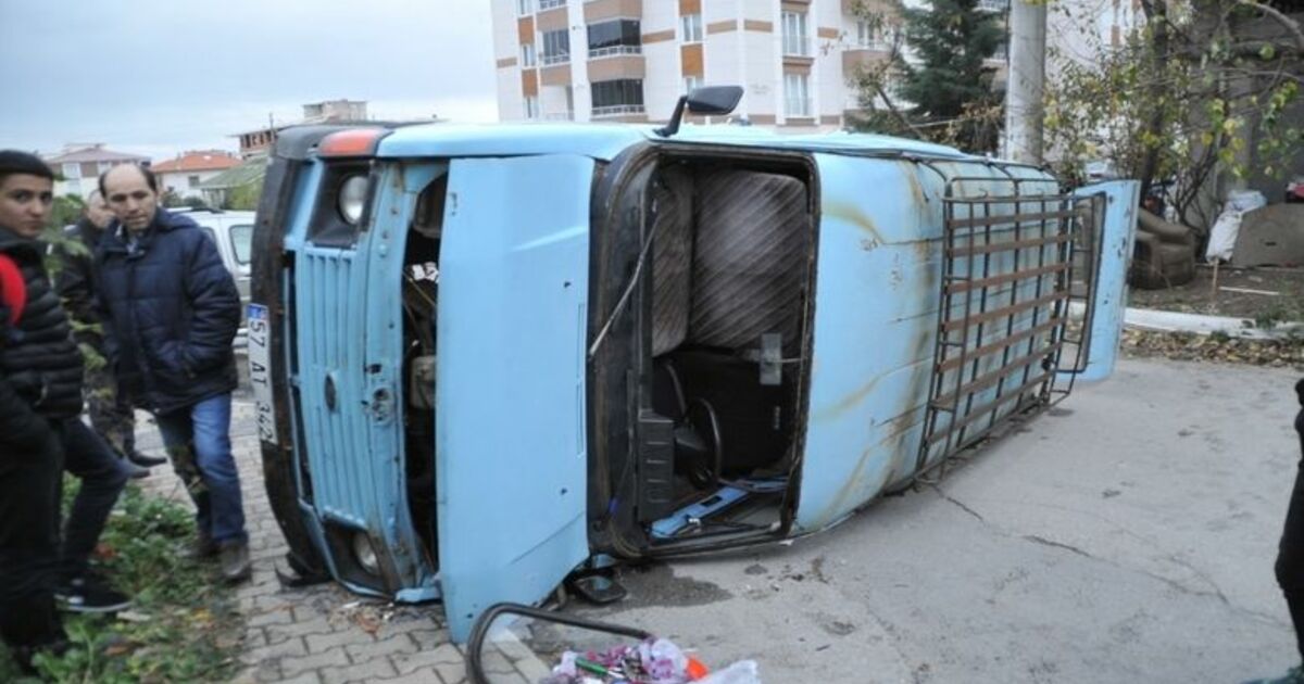 İki Aracın Çarpıştığı Kaza Maddi Hasarla Atlatıldı