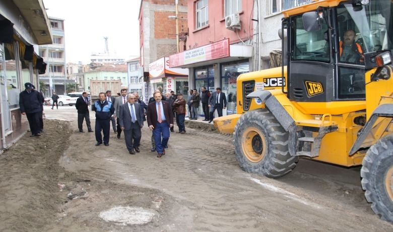 Başkanı Şahin:"hemşehrilerimizinMutluluğu Benim Mutluluğum" - Bafra Belediye Başkanı Zihni Şahin hizmet sınırları içinde bulunan 139 mahallede başlatılan çalışmaları yerinde inceleyerek muhtarlarla bir araya geldi.