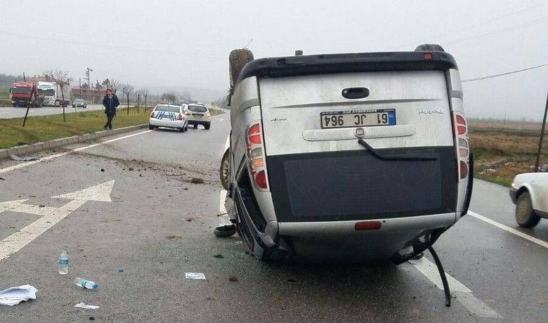 Hafif Ticari Araç Takla Attı: 5 Yaralı - Samsun'un Bafra ilçesinde takla atan hafif ticari araçta bulunan 5 kişi yaralandı.